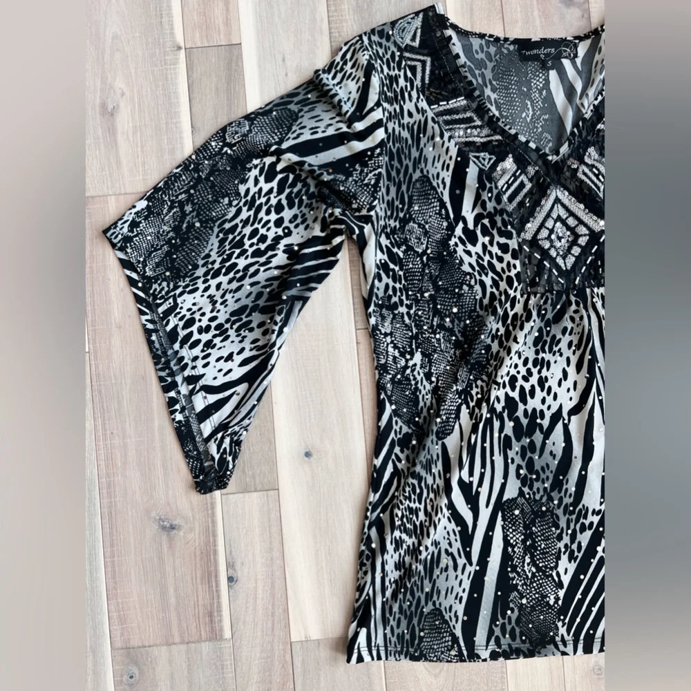 7 Wonders Women’s Blouse top with sequin black white and gray women’s small - Picture 2 of 9